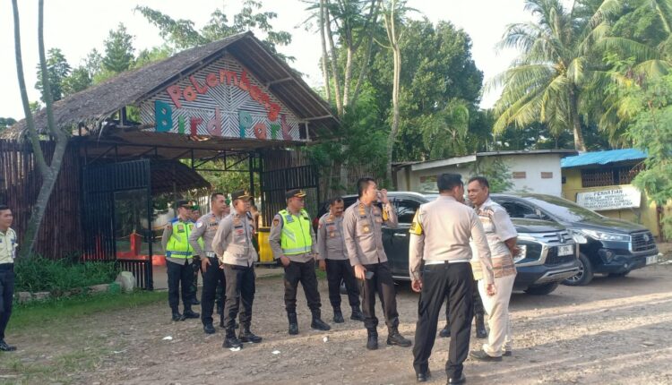 Kapolres Banyuasin AKBP Ruri Prastowo meninjau langsung post pelayanan terpadu di lokasi Opi Mall, Opi Waterfun, dan Bird park Opi, Sabtu (28/12/2024).