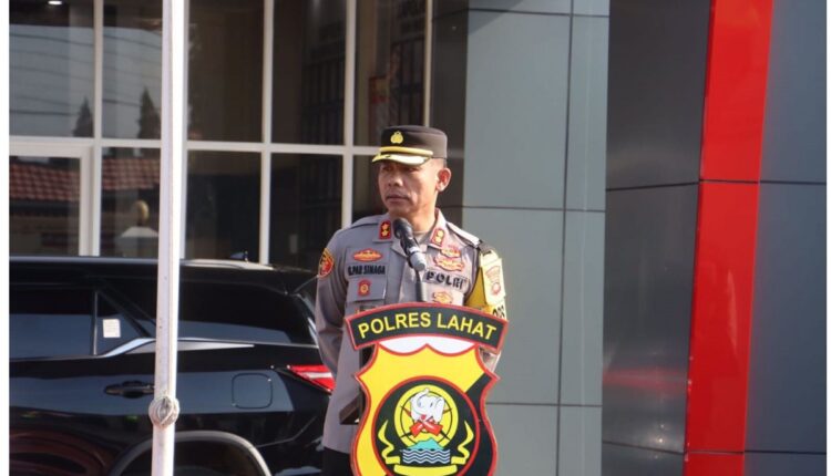 Kapolres Lahat, AKBP God Parlasro S. Sinaga mengimbau masyarakat untuk merayakan Tahun Baru 2024 dengan aman. Foto : Polres Lahat