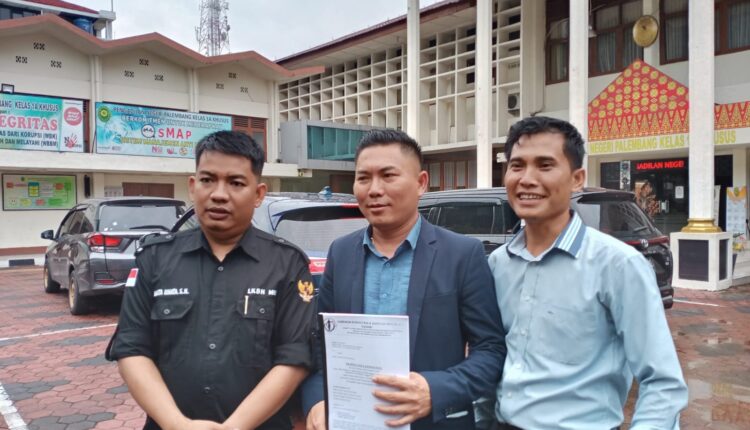 Tim kuasa hukum Chairil