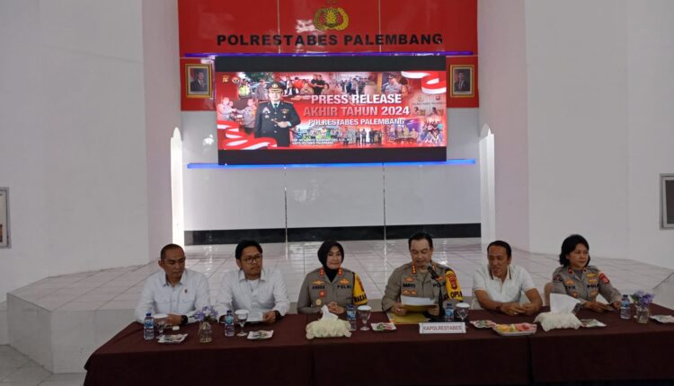 Press release akhir tahun 2024, di Mapolrestabes Palembang, Senin (30/12/2024).