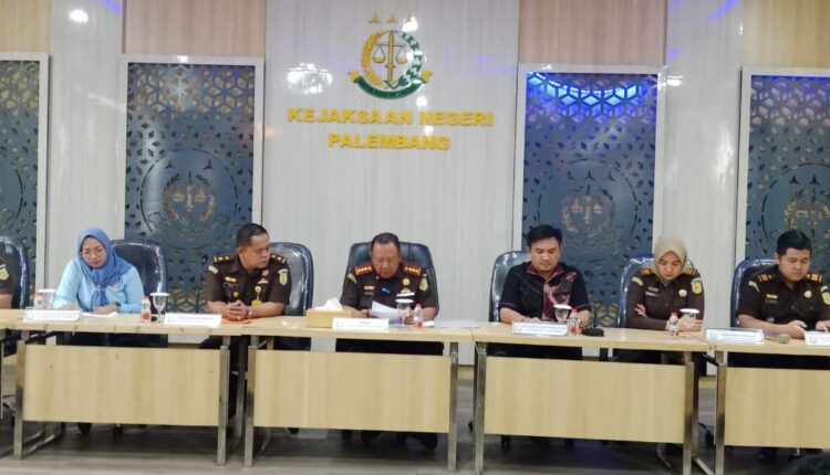 Konferensi pers akhir 2024 Kejari Palembang