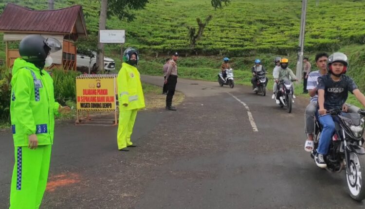 Pemantauan arus lalu lintas kawasan wisata oleh Polres Pagar Alam