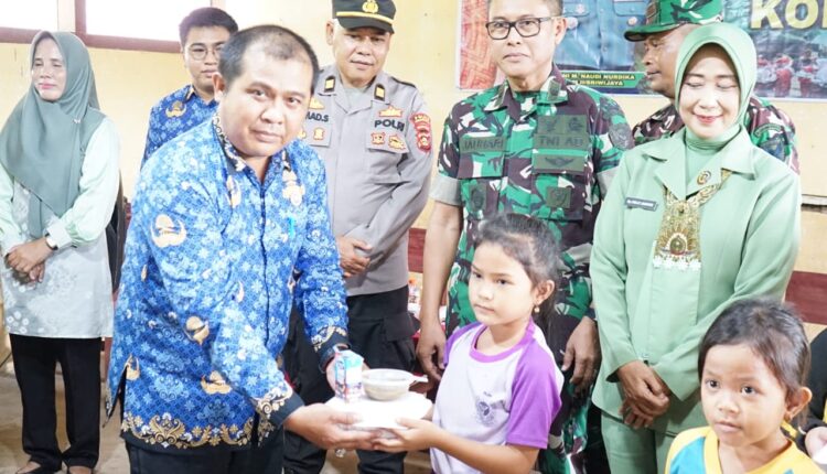 Program "Dapur Masuk Sekolah" yang digelar di SDN 01 Pematang Panggang, Kabupaten Ogan Komering Ilir.