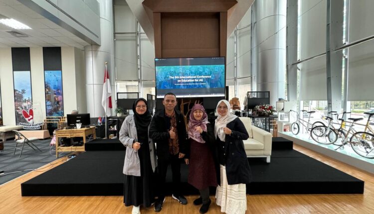 (Dari kiri) Nanda Dwi Rohmah, M.Pd, salah satu dosen STKIP Muhammadiyah OKU Timur menjadi Master of Ceremony pada forum akademik internasional di Taiwan.