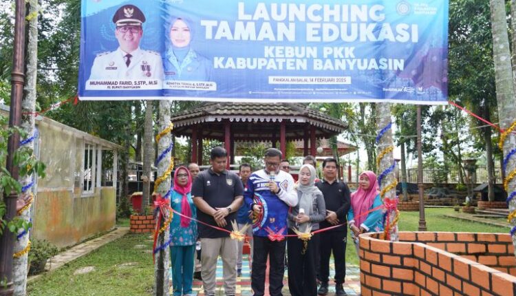 Pemotong pita oleh Pj Bupati Banyuasin.