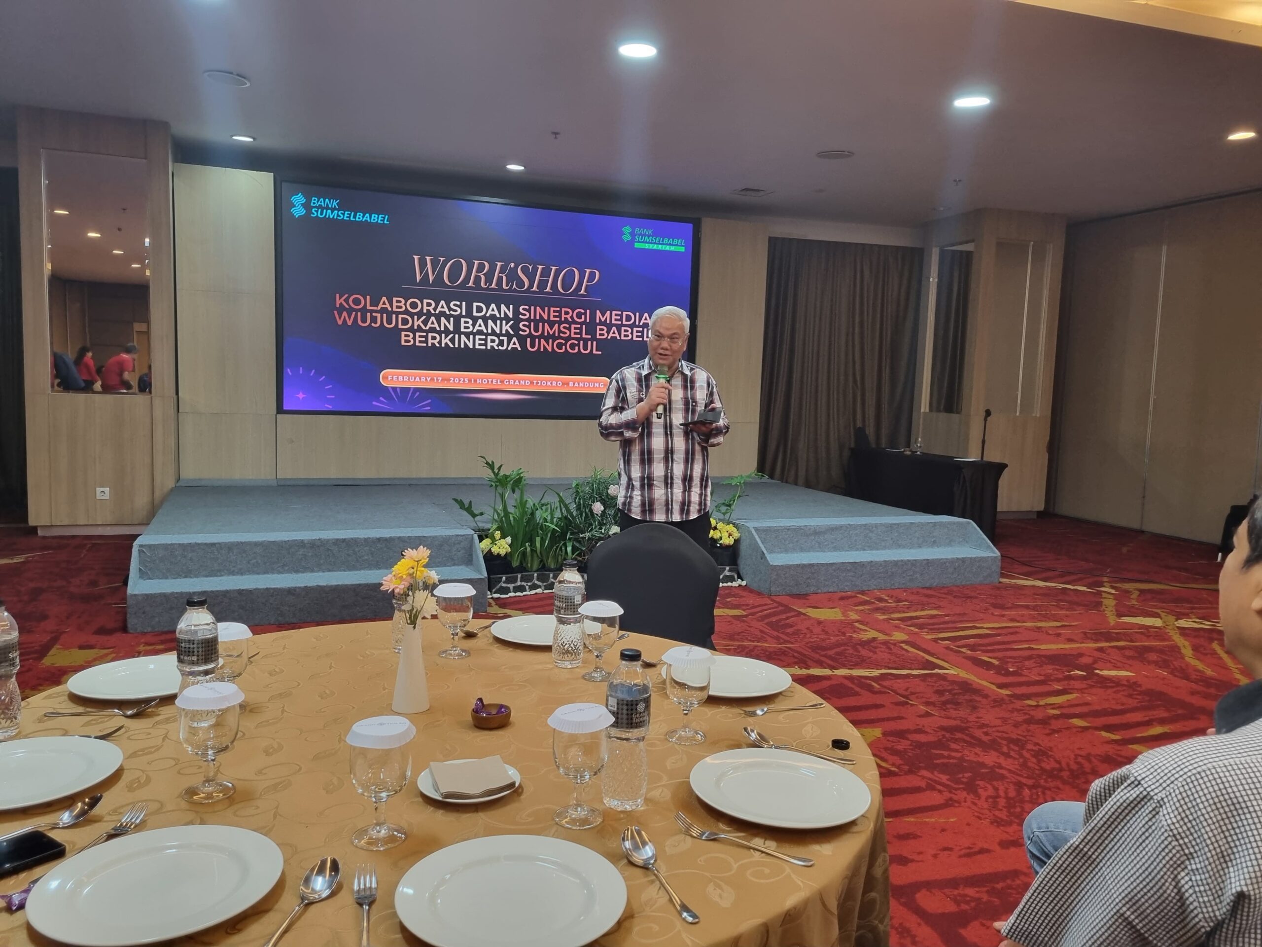 Direktur Utama Bank Sumsel Babel Ahmad Syamsudin memberikan sambutan.