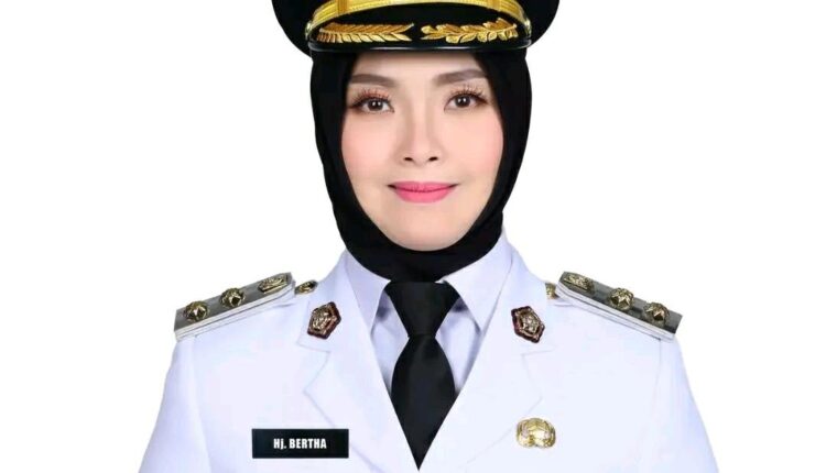 Wakil Walikota Pagar Alam, Bertha. 
