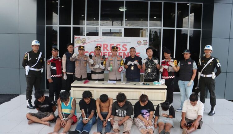 Polres Lahat gelar press conference ungkap kasus Kampung Narkoba dalam Operasi Pekat Musi 2025. (Foto : Ismail) 