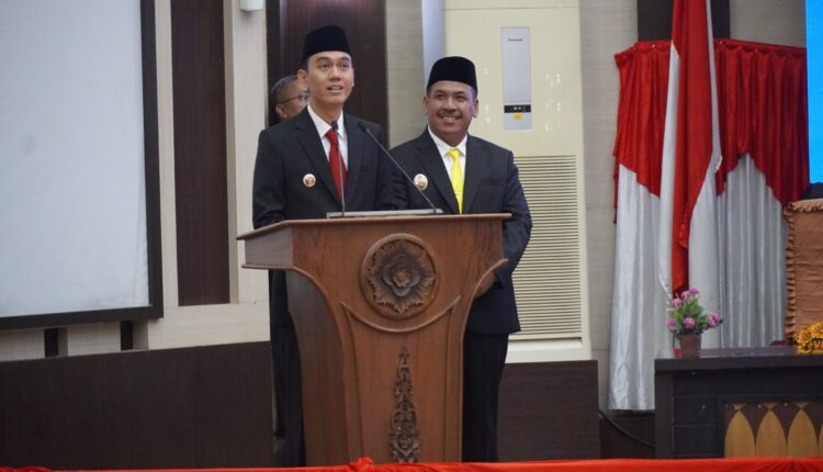 Bupati Ogan Komering Ilir, Muchendi Mahzareki menyampaikan Pidato Perdana dalam rapat paripurna DPRD, di Ruang Rapat DPRD.
