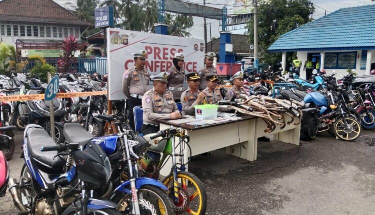 Polres Lahat gelar press conference hasil razia balap liar di Desa Sumur Kecamatan Pajar Bulan. (Foto : Polres Lahat) 