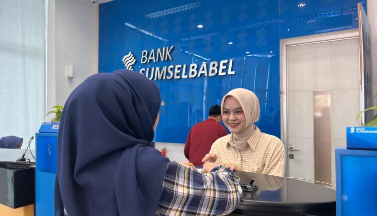 Dukung pertumbuhan ekonomi OKU Selatan, Bank Sumsel Babel Cabang Muaradua salurkan kredit pada masyarakat.