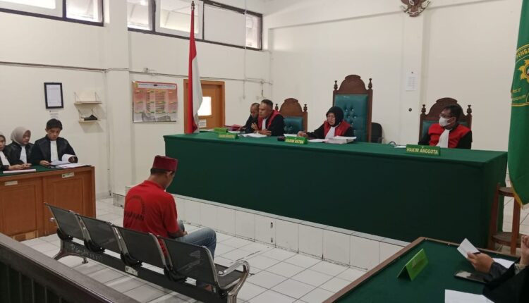Saat terdakwa Datuk dihadirkan dipersidangan untuk mendengarkan pembacaan tuntutan dari JPU.