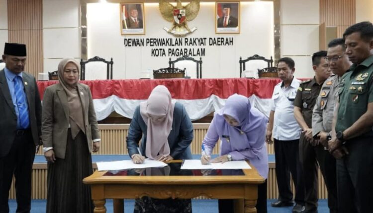 Penandatanganan berita acara persetujuan Raperda tentang perlindungan dan pemenuhan hak penyandang disabilitas. 