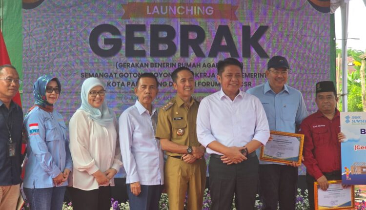 Bank Sumsel Babel salurkan bantuan CSR dalam Program GEBRAK Kota Palembang.