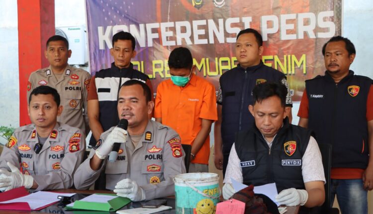 Tersangka saat dihadirkan dalam Press Release.