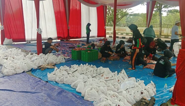 Kejati Sumsel tebar 750 paket hewan kurban ke pasti asuhan.