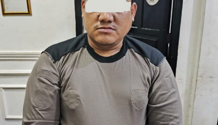 Tersangka saat diamankan.