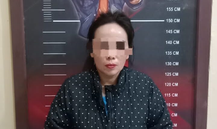 Tersangka saat diamankan di Polsek Makarti Jaya.