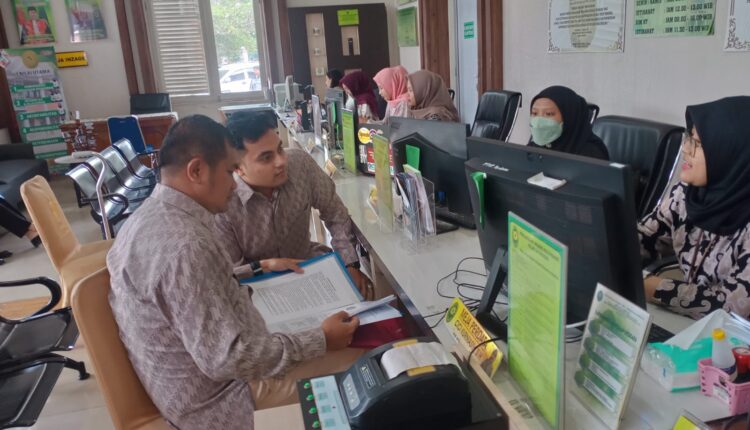 Pengacara eks dosen PGRI masukan gugatan ke PN Palembang.