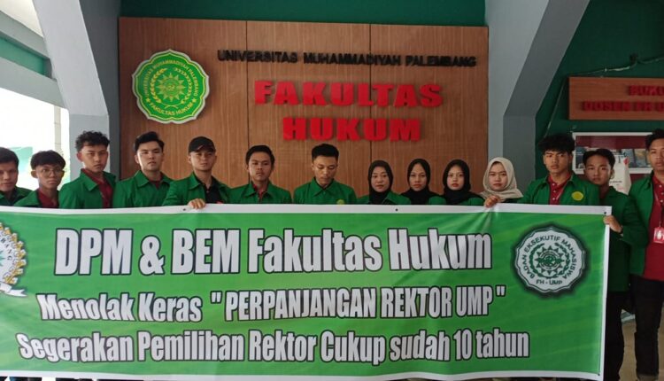 Mahasiswa BEM UMP desak pemilihan rektor baru.
