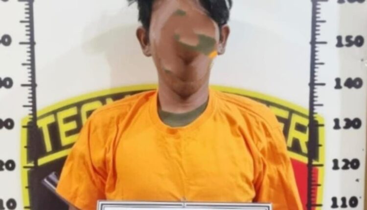 Pelaku saat diamankan di Polsek Sungsang. (Foto: Dokumen Polisi)