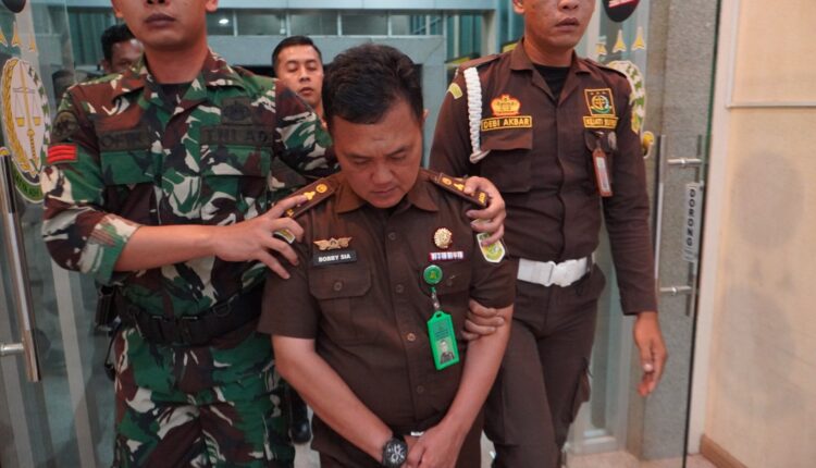Oknum jasa gadungan berhasil diamankan.