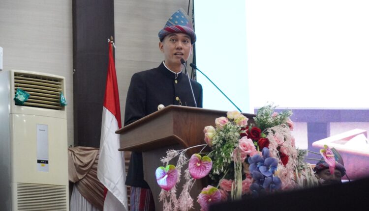 Bupati OKI Muchendi Mahzareki saat menyampaikan kata sambutannya saat Giat paripurna HUT OKI ke - 80 tahun.