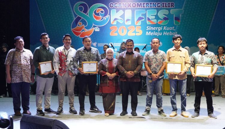 Wabup Supriyanto saat menghadiri malam puncak HUT OKI ke-80 di Lapangan Segitiga Emas KayuAgung l.