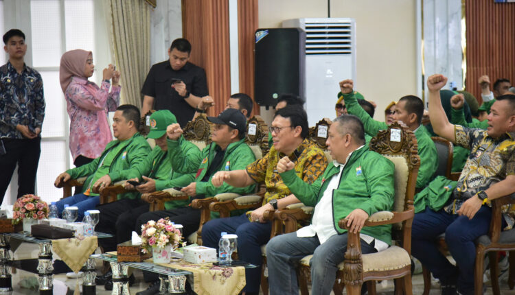 Pemkot Palembang melalui Asisten III Ahkmad Bastari, secara Resmi melepas Kontingen Palembang dalam ajang Porprov di Kabupaten Muba.