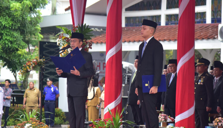 Walikota Palembang Ratu Dewa pimpin apel HUT Sumpah Pemuda di Halaman Parkir Setda Palembang.