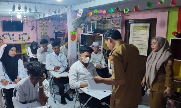 Suasana Pusat Kegiatan Belajar Masyarakat (PKBM) Cahaya 26 Ilir Lorong Roda Palembang.