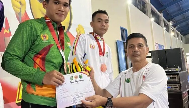 Para siswa siswi SMA Negeri 9 Palembang yang berhasil menorehkan prestasi diberbagai ajang perlombaan. (Foto Ist)