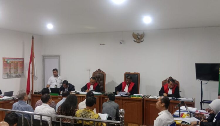 Majelis Hakim PN Palembang mendengarkan keterangan saksi dalam sidang lanjutan kasus dugaan korupsi revitalisasi Pasar Cinde.