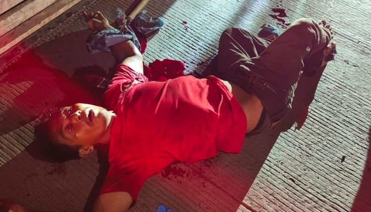 Korban tewas bersimbah darah di Simpang Macan Lindungan Palembang.