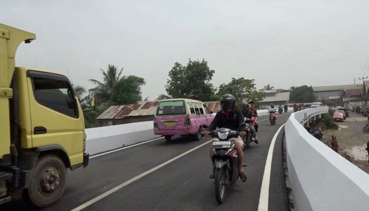 Jembatan Layang Gandus yang baru diresmikan. (Foto: Tia)