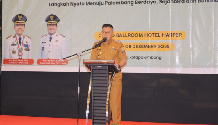 Sekretaris Daerah (Sekda) Kota Palembang, Aprizal Hasyim, membuka kegiatan sosialisasi identifikasi paket pada Aplikasi Sirup, di Harper Hotel, pada Senin (08/12/2025).