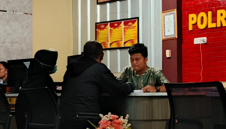 Korban membuat Laporan Polisi.