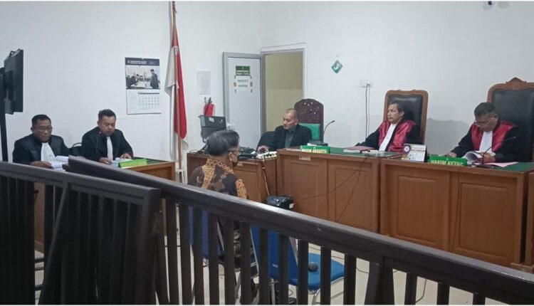 Terdakwa Wilson mantan Plt Kepala Dinas PMD Sumsel, saat mengikuti sidang pembacaan tuntutan di Pengadilan Tipikor Palembang.
