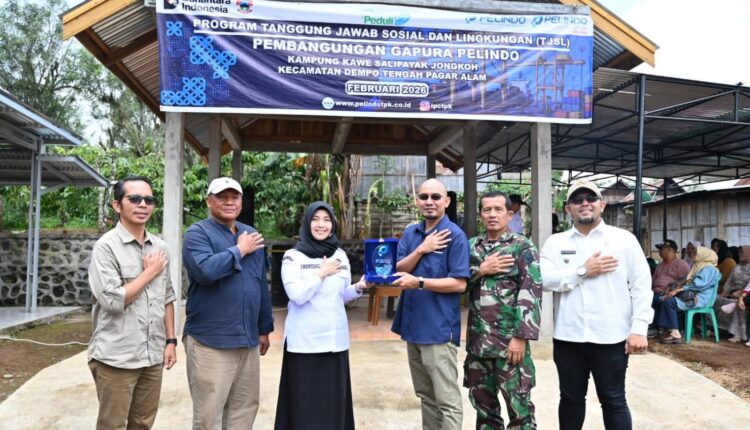 Peresmian Gapura Pelindo program TJSL Terminal Petikemas Pelindo Regional Ii Palembang. 