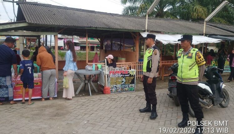 Giat patroli pengamanan Pasar Bedug di Simpang BK3, Desa Srikaton.