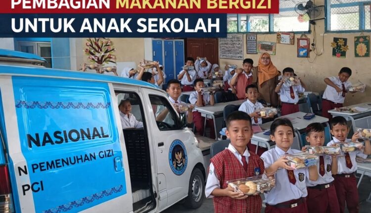 Pembagian Makan Bergizi Gratis (MBG) di SD Negeri 226 Palembang pada Ramadan 1447 Hijriah.