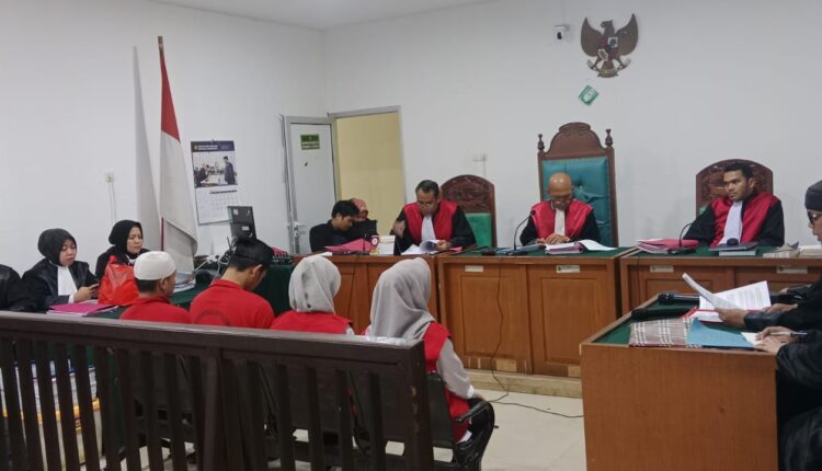 Tim kuasa hukum terdakwa bacakan eksepsi dipersidangan yang digelar di PN Palembang.