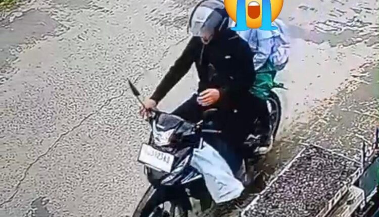Terekam CCTV, pelaku pencabulan anak berinisial RR (29) saat membawa korban NKN (10) menggunakan sepeda motor di jalanan sepi di kawasan Gandus, Palembang. Rekaman kamera pengawas dari salah satu kafe di Jalan Lunjuk ini menjadi bukti vital bagi Polda Sumsel untuk melacak identitas pelaku.