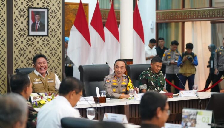 Kapolda Sumatera Selatan Sandi Nugroho, dan Gubernur Sumsel Herman Deru.