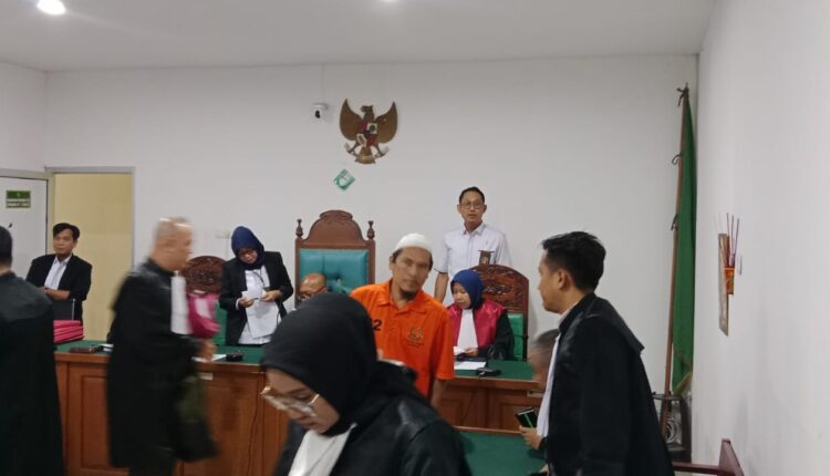 Majelis Hakim Pengadilan Negeri Palembang menjatuhkan vonis 3 tahun 6 bulan penjara kepada terdakwa.