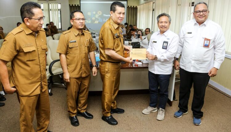 Sekda Muba, Syafaruddin, menerima tim BPKP Perwakilan Sumsel dalam rangka Entry Meeting Evaluasi Perencanaan dan Penganggaran Tahun 2026 di Ruang Rapat Serasan Sekate.