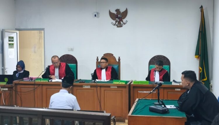 Majelis Hakim yang diketuai Kristanto Sahat membacakan putusan terhadap terdakwa Suhendratno dalam sidang di Pengadilan Tipikor pada Pengadilan Negeri (PN) Palembang.