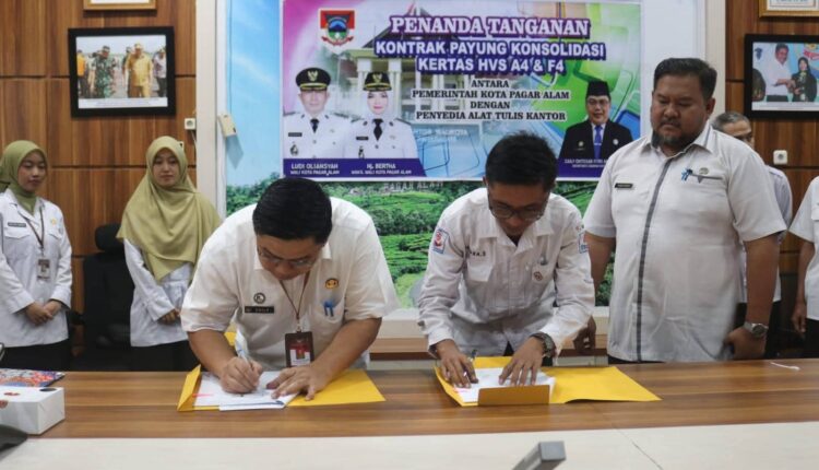 Konsolidasi dan penandatanganan kontrak payung pengadaan kertas hvs 80 gram. 