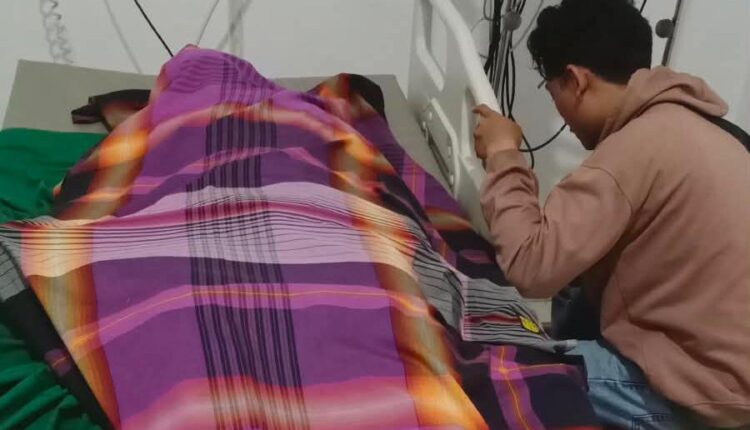 Suasana duka menyelimuti ruang perawatan di RSUD Rupit setelah Muhamad Fahrul Hubaidi (32), korban kecelakaan maut Bus ALS, dinyatakan meninggal dunia.