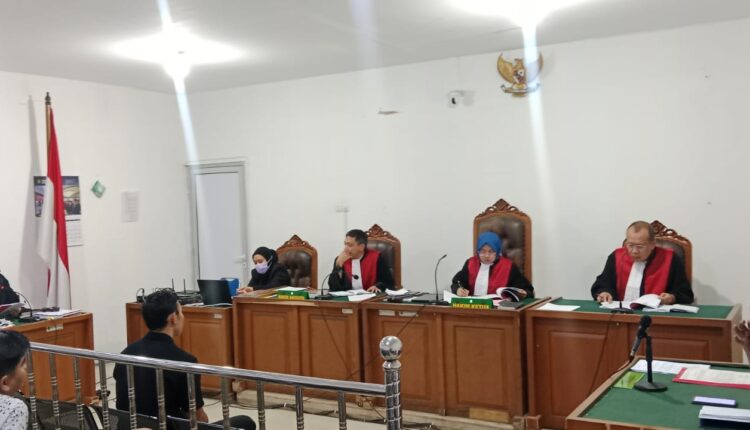 Suasana sidang perdana kasus dugaan korupsi pengelolaan anggaran Dinas Perhubungan Kabupaten Musi Banyuasin dengan terdakwa Muhammad Ridho Kurniawan di PN Palembang.